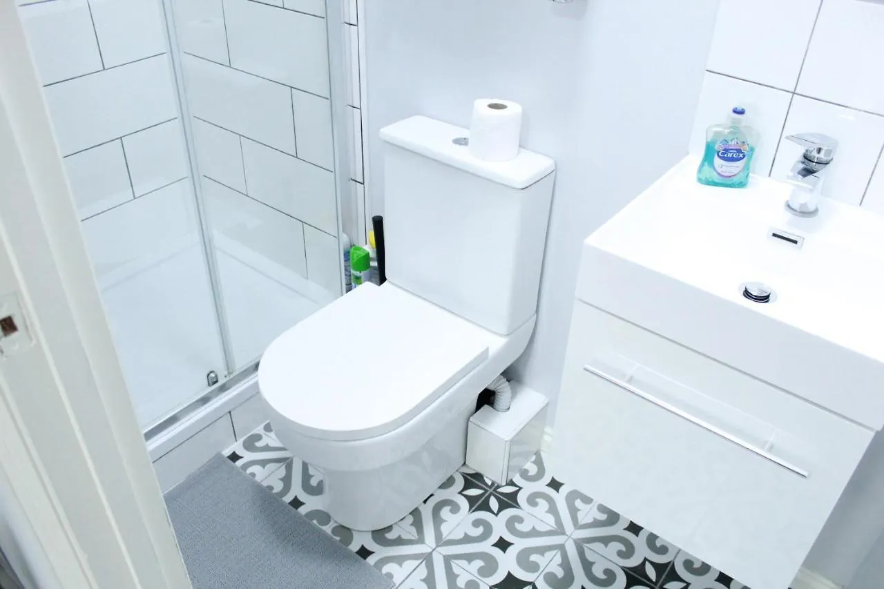Private Toilet, 15 Min To Central London 0*,  United Kingdom